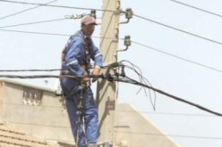 هلاك كهربائي دهسته سيارة أثناء تركيب أعمدة كهربائية في تلمسان