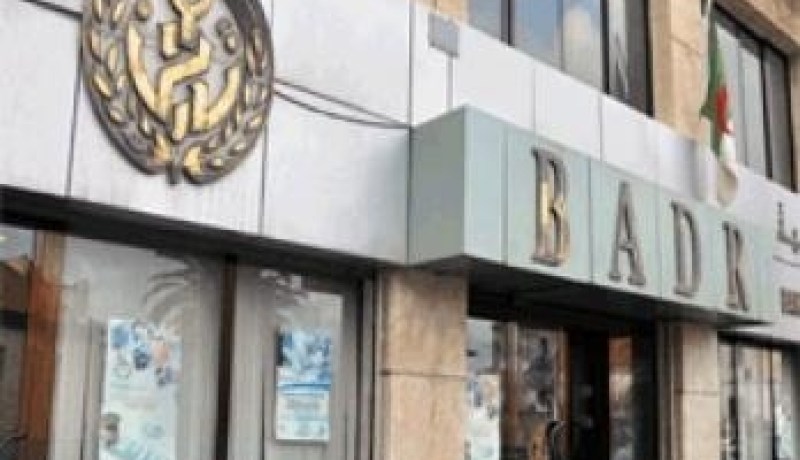 مواطنون يسافرون 80 كلم للاحتجاج على طريقة تعامل بنك بدر أولاد جلال في بسكرة