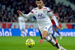 غزال يستأنف التدريبات رغم شكوك بقائه مع نادي ليون الفرنسي