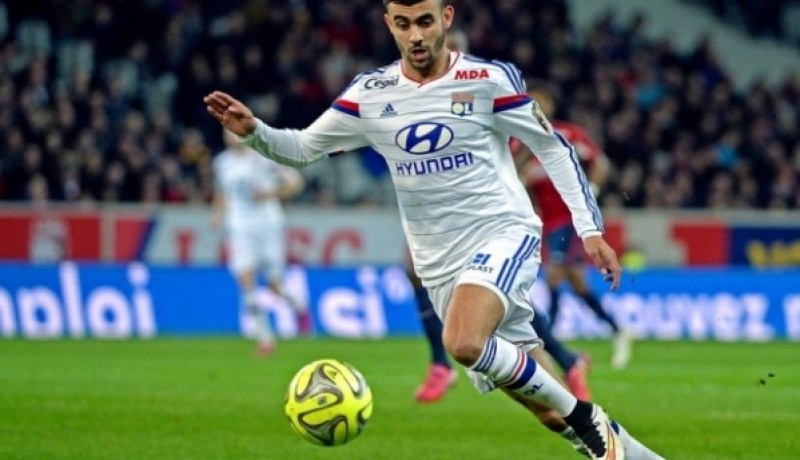 غزال يستأنف التدريبات رغم شكوك بقائه مع نادي ليون الفرنسي