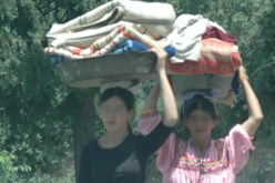 عائلات نخر الفقر حياتهن و يعيشون في واد تحت رحمة الروائح الكريهة