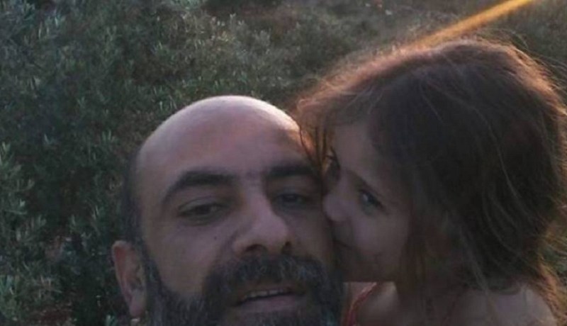 يضرم النار في نفسه لعدم قدرته على دفع أقساط مدرسة إبنته!