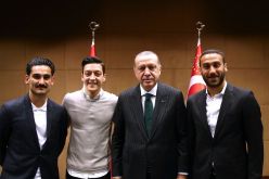 إنتقادات كبيرة لـ “أوزيل” و”غوندوغان” بسبب “أردوغان”