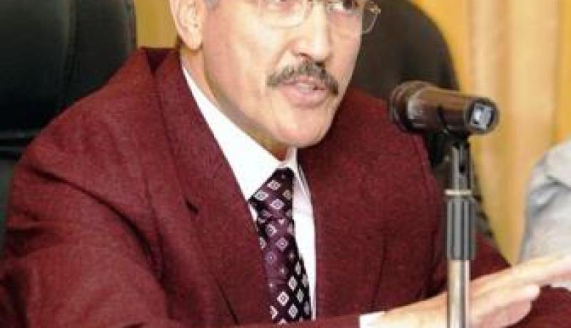 الخليفة عجز على إغراء لبيب