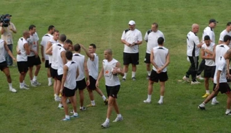 ''الخضر'' يجرون أول حصة تدريبية اليوم بالملعب الملحق ببني مسوس