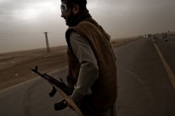 القوات الموالية للقذافي تقتحم الزاوية وانباء عن عشرات القتلى