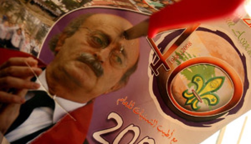 استمرار المعارضة في العصيان المدني والسنيورة يستبعد عقد مجلس للوزراء و الحكومة ستعقد اجتماعا لاتخاذ موقف لإلغاء قرارين اعتبرهما حزب الله يمسان بأمنه