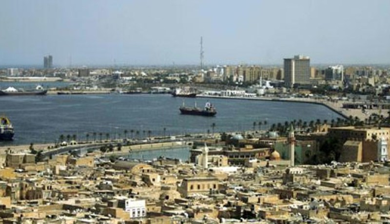منع سفينة من دخول ميناء نفطي في ليبيا