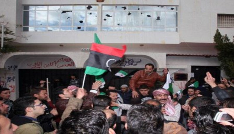 الصين تحتج لدى ليبيا على اقتحام متظاهرين لمقر سفارتها في طرابلس