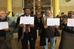 محتجون ليبيون يطالبون مصر بتسليم مؤيدي النظام السابق