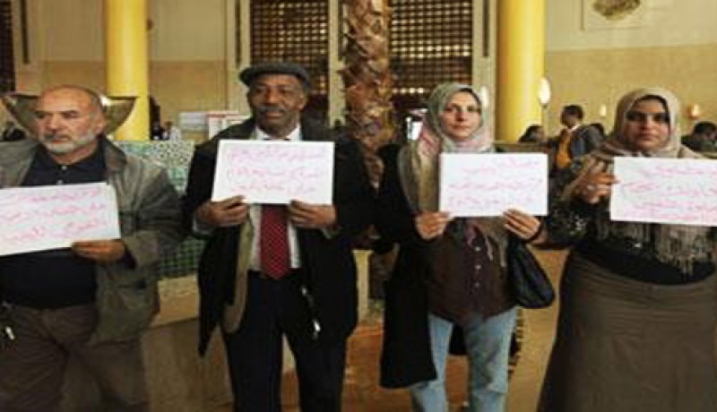 محتجون ليبيون يطالبون مصر بتسليم مؤيدي النظام السابق