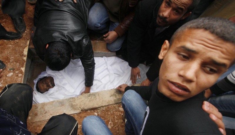 سفاح ليبيا‮ ‬يقصف المساجد‮.. ‬المستشفيات والأطفال‮‬