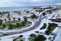 تساقط كميات كبيرة من الثلوج على العاصمة الليبية طرابلس