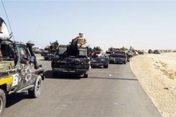 قوات المجلس الوطني الانتقالي بليبيا تواجه أنصار القذافي بطرابلس