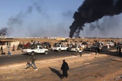 هدوء على الجبهة الشرقية الليبية والدخان لا يزال يتصاعد من مصفاة السدرة