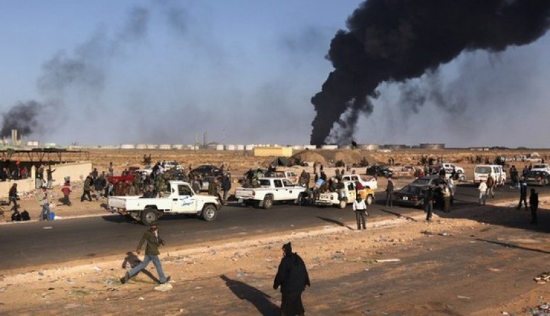 هدوء على الجبهة الشرقية الليبية والدخان لا يزال يتصاعد من مصفاة السدرة