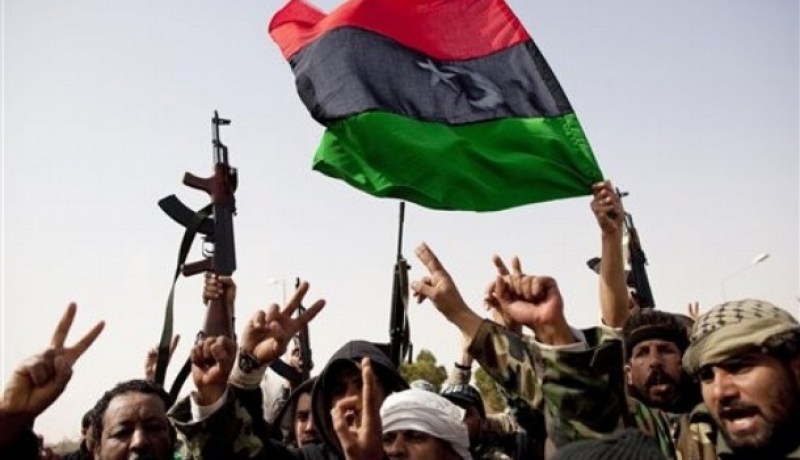 الثوار‮ ‬يحاصرون مسقط رأس القذافي