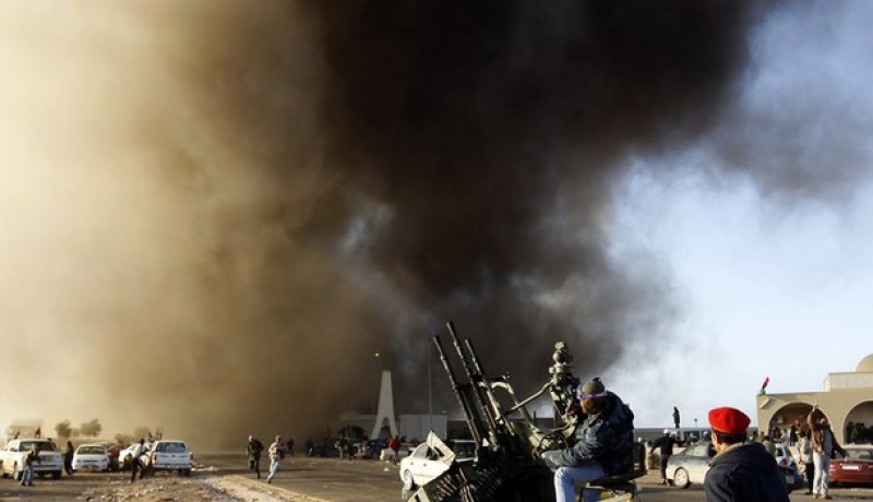 قوات القذافي‮ ‬تستند إلى التغطية الجوية للطائرات الحربية