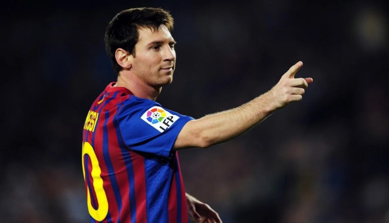 ميسي باق في برشلونة حتى 2018