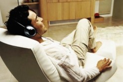 سمـاع الأغـانـي والمـوسيـقـى هـوايـة الجـزائـريـيـن حتـى وهـم نـائـمـون