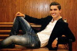 بالفيديو محمد عساف يبصق على إسرائيل
