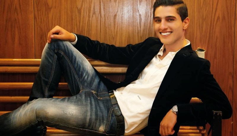 بالفيديو محمد عساف يبصق على إسرائيل