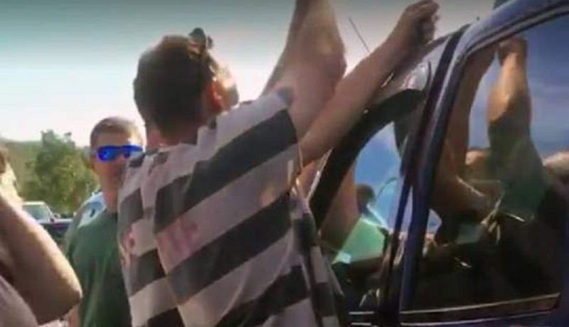 سجين أمريكي ينقذ رضيعة كانت محبوسة داخل سيارة