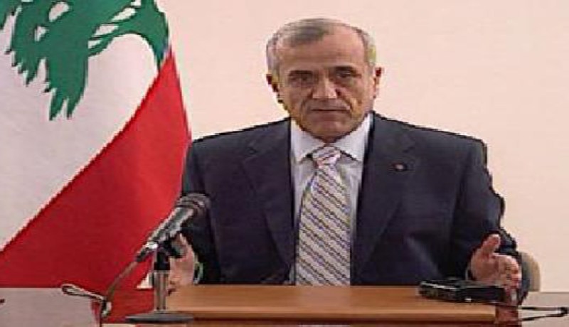 الرئيس اللبناني يدعو شعبه الى الالتفاف حول الجيش لمنع تأثير ارتدادات الازمة السورية على البلاد