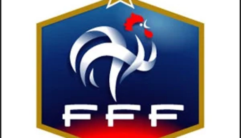 فرنسا تشكو رسميا الجزائر لدى‮ ‬الفيفا ‬لإلغاء قانون مزدوجي‮ ‬الجنسية