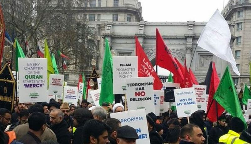بالصور مئات المسلمين يتظاهرون ضد الإرهاب في لندن