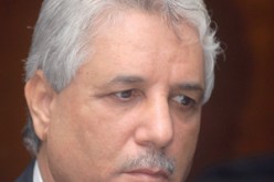الجزائر : لوح يعرض امام اعضاء المجلس الشعبي الوطني مشروع القانون المتعلق بالتأمينات الاجتماعية