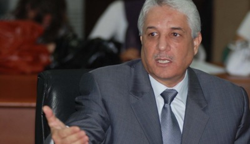 كرة القدم تخلط أوراق لوح