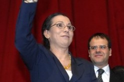 الرئيس يعالج زوج خصمه