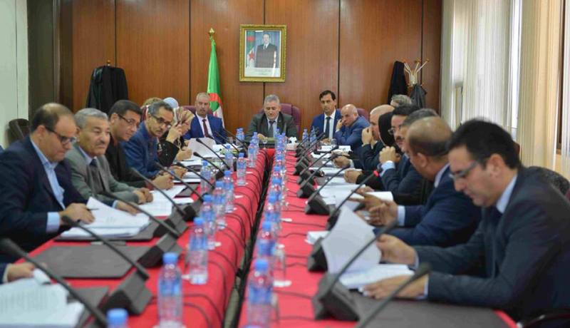 بالصور..اللّجنة القانونية تستأنف أشغال دراسة مشروع النظام الداخلي لـ”البرلمان”