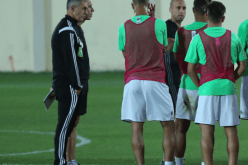 بالصور.. ألكاراز مع المحليين “فوق القلب” !