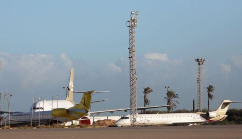 وزارة النقل الليبية.. إصابة خزانات الوقود في مطار معيتيقة جراء قصف