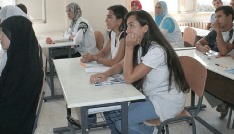 دروس بالجملة والعتبة في مهب الريح