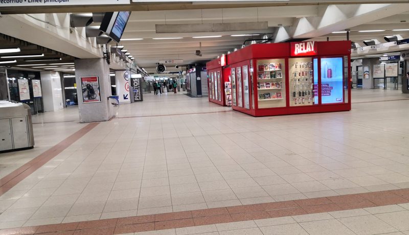 إضراب شامل يشل فرنسا لليوم الخامس على التوالي