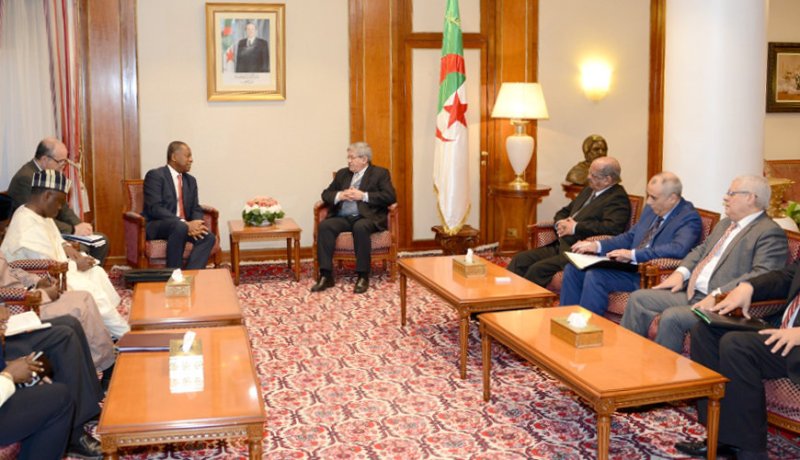 أويحيى يستقبل وزير الشؤون الخارجية نيجيريا