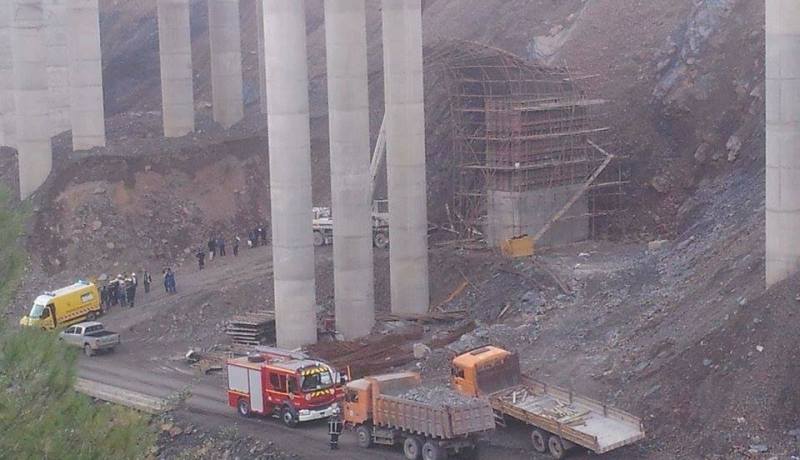 بالصور.. انهيار أرضي بمشروع الطريق السيار بالمدية