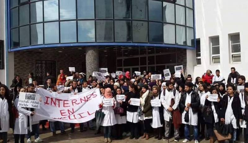 بالصور …طلبة الطب المقيمين ببجاية يحتجون على ظروف عملهم
