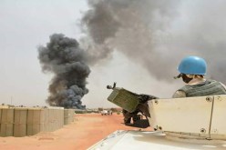 بالصور.. هجوم بالصواريخ على معسكر لقوات حفظ السلام الأممية بمالي