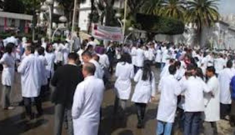 النقابة الوطنية لممارسي الصحة العمومية تقرر تأجيل حركتها الاحتجاجية