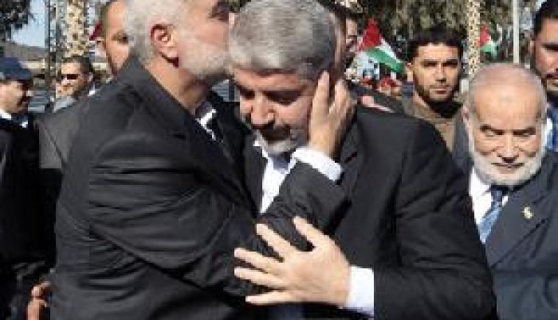 مشعل يغادر القطاع تاركا عاصفة من الجدل في اسرائيل