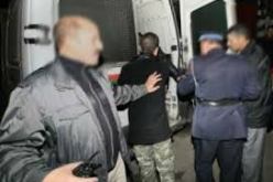 جرحى في اقتحام عصابة مدججة بالسيــوف لورشــة بناء صينيــة في الرويبة