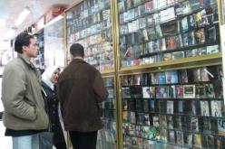 مصادرة 40 ألف قرص مضغوط مقلد لألبومات أغاني مطربين جزائريين