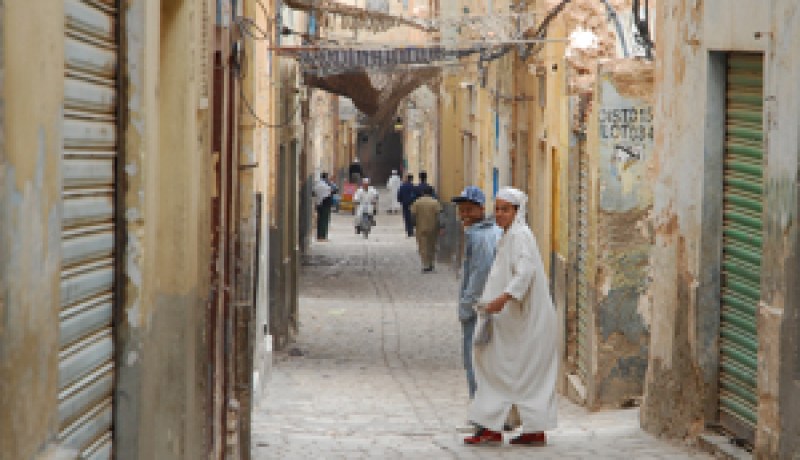 فيما تم منع بيع المنتوجات البحرية خلال الصيف:غلق 4 محلات لبيع الخمور ومصنع لإنتاج العطور بالوادي