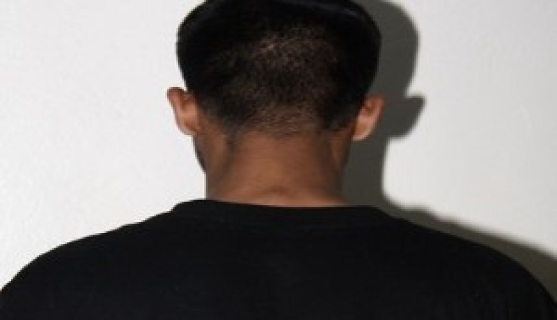 يحطّم واجهة محل بيتزيريا لرفضه دفع ثمن‮ “‬ساندويتش‮”‬