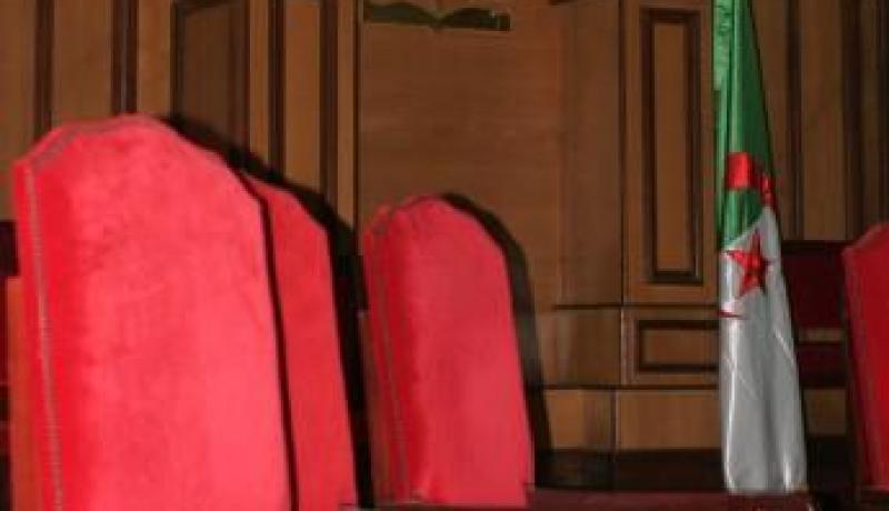 متجلببات يختطفن متزوجة وعصابة تكبلها وتصورها عارية بشاطئ البهجة في عين البنيان