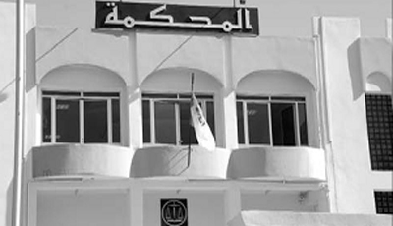 سكير وتاجر مخدرات‮ ‬ينتهك حرمة منزل ويهدد ابنة جاره بالذبح لرفضها الخروج إليه ليلا